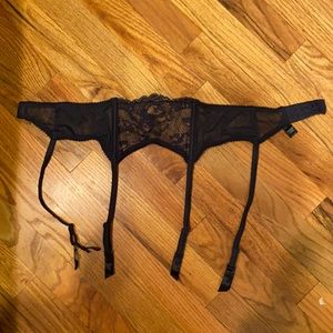 Dainty La Perla Garter